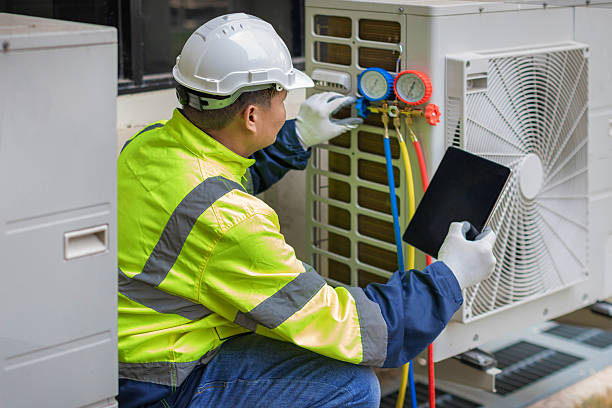 Professional Hvac technician working in Bunker Hill, IN